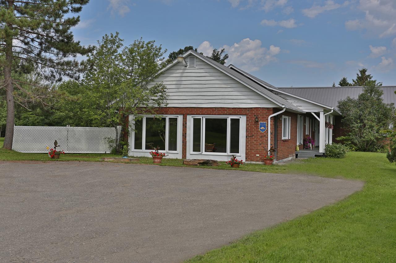 Bed and Breakfast Ranch St-Hubert Saint-Hermenegilde Zewnętrze zdjęcie